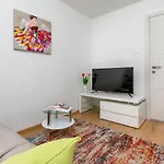 Apartment Vivid
