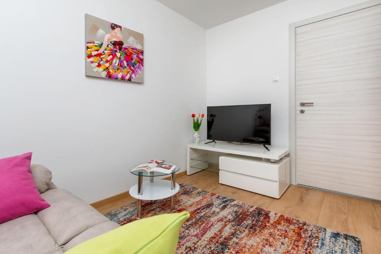 Vivid Apartma Pula